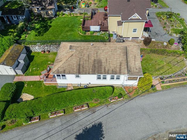 42 Main Beach Road, Ringwood, NJ 07456