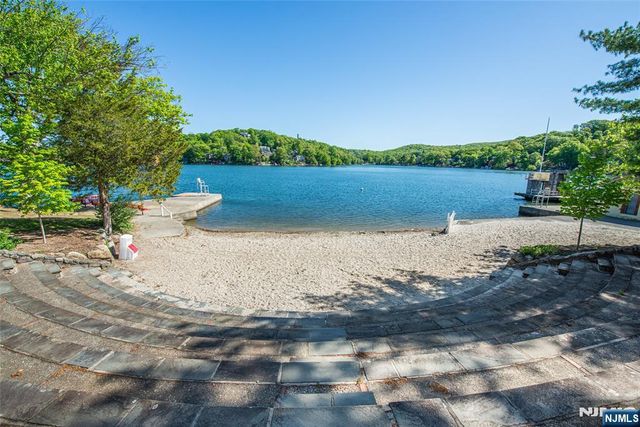 42 Main Beach Road, Ringwood, NJ 07456