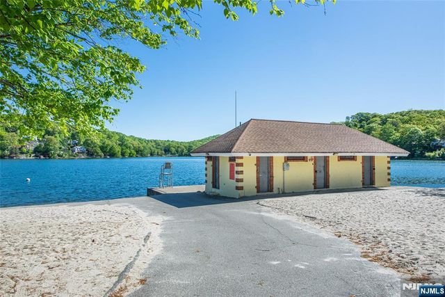 42 Main Beach Road, Ringwood, NJ 07456