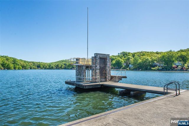 42 Main Beach Road, Ringwood, NJ 07456