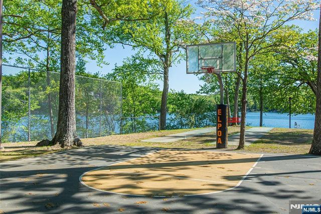 42 Main Beach Road, Ringwood, NJ 07456