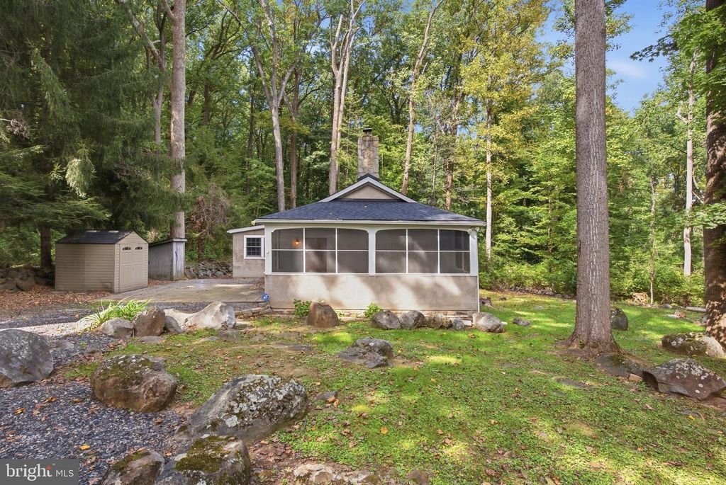 1819 SNYDER RD, Green Lane, PA 18054 — exterior