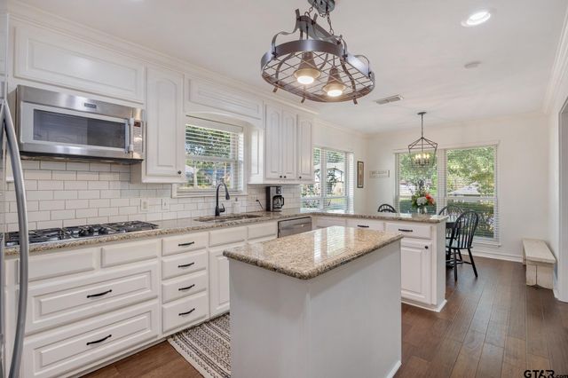 3915 Post Oak Road, Tyler, TX 75701