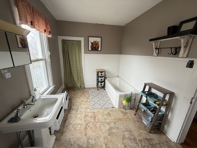 300 Holcomb Avenue, Milledgeville, IL 61051