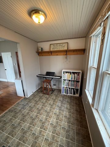 300 Holcomb Avenue, Milledgeville, IL 61051