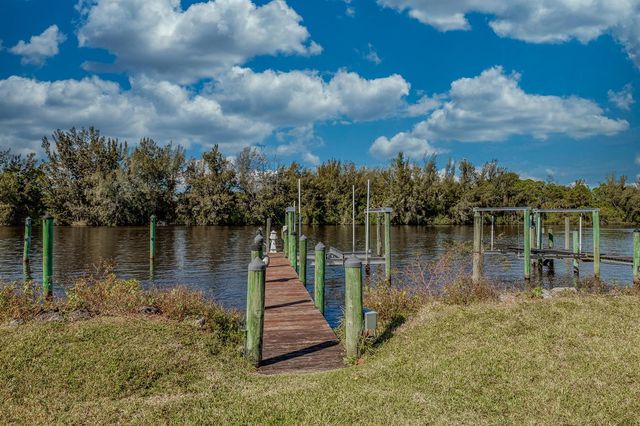 3285 SW Porpoise Circle, Stuart, FL 34997