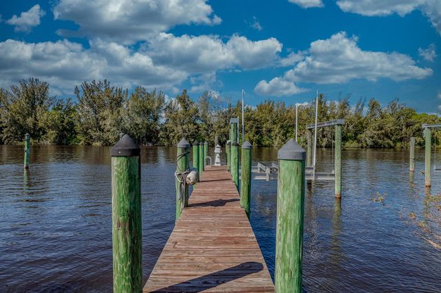 3285 SW Porpoise Circle, Stuart, FL 34997