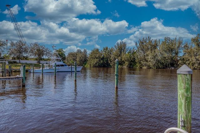 3285 SW Porpoise Circle, Stuart, FL 34997
