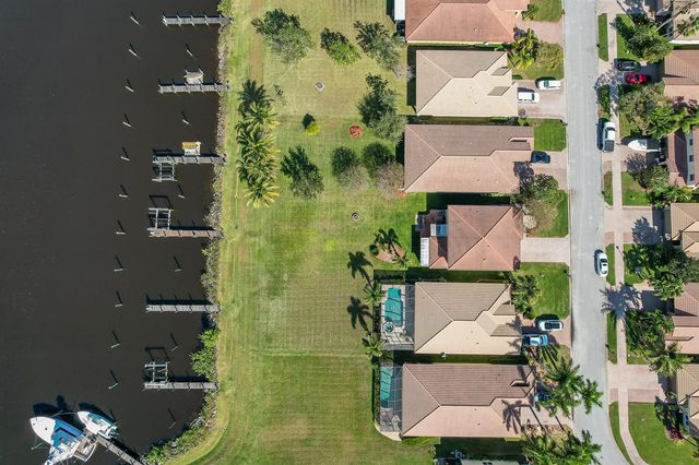 3285 SW Porpoise Circle, Stuart, FL 34997