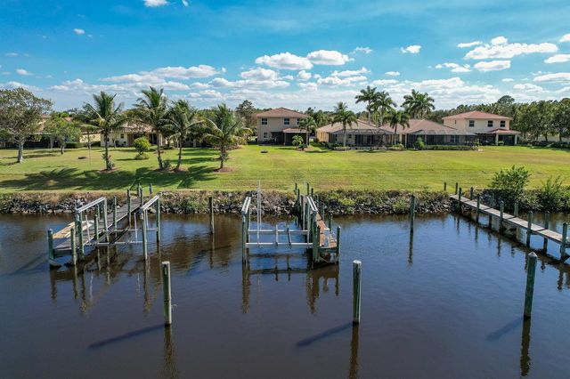 3285 SW Porpoise Circle, Stuart, FL 34997