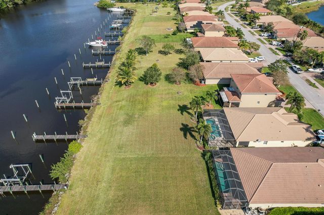 3285 SW Porpoise Circle, Stuart, FL 34997