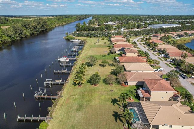 3285 SW Porpoise Circle, Stuart, FL 34997