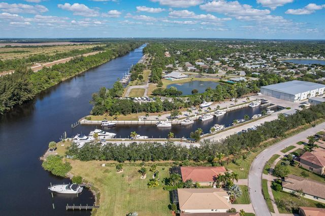 3285 SW Porpoise Circle, Stuart, FL 34997