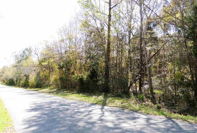 1900 Virecent Rd, Cantonment, FL 32533
