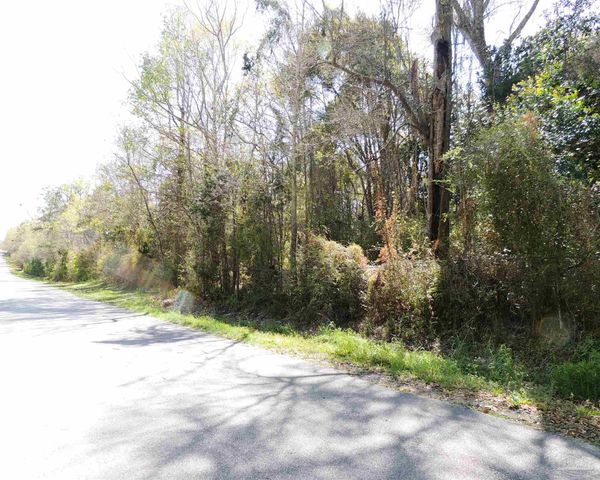 1900 Virecent Rd, Cantonment, FL 32533