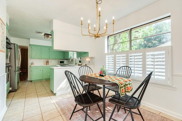 258 Edgewater Drive, West Columbia, TX 77486