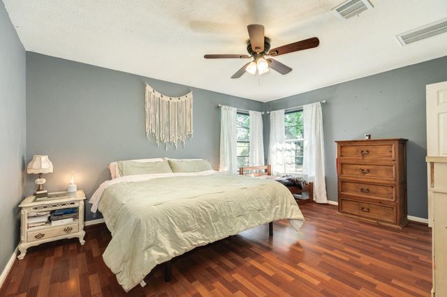 258 Edgewater Drive, West Columbia, TX 77486