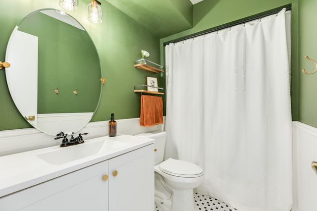 258 Edgewater Drive, West Columbia, TX 77486