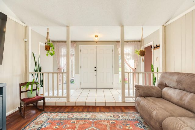258 Edgewater Drive, West Columbia, TX 77486