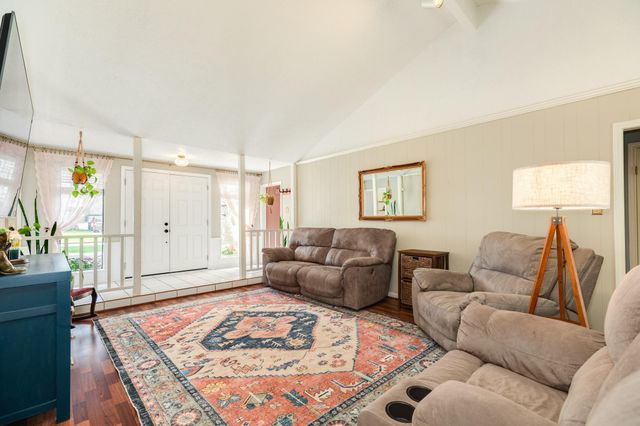 258 Edgewater Drive, West Columbia, TX 77486