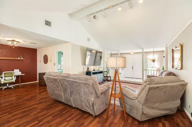 258 Edgewater Drive, West Columbia, TX 77486