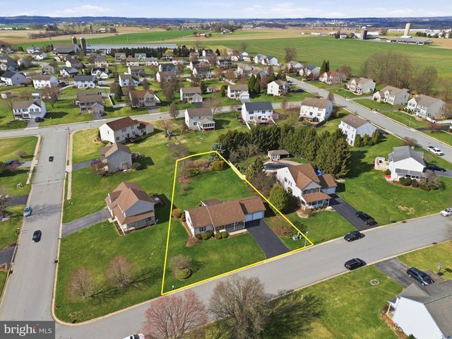 111 FARMINGDALE LN, Marietta, PA 17547