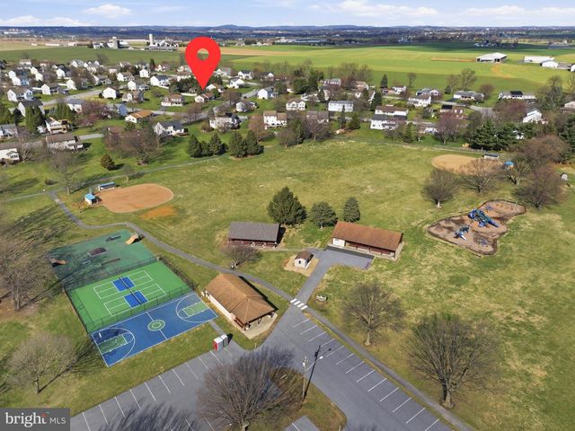 111 FARMINGDALE LN, Marietta, PA 17547