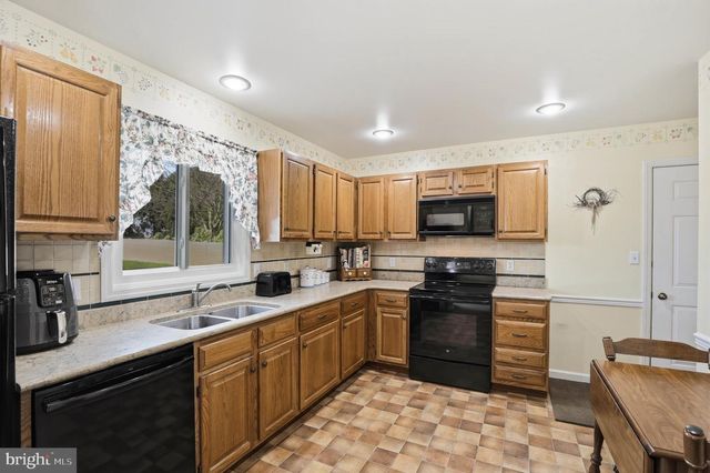 111 FARMINGDALE LN, Marietta, PA 17547