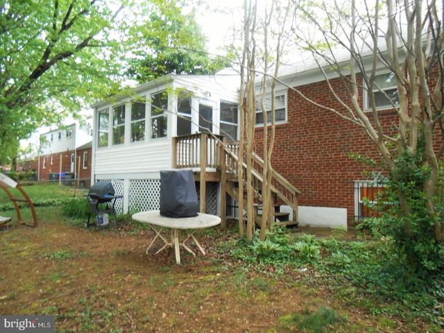 5100 10TH ST N, Arlington, VA 22205