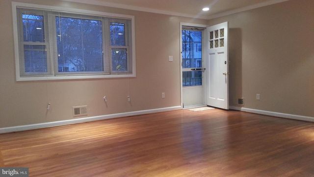 5100 10TH ST N, Arlington, VA 22205