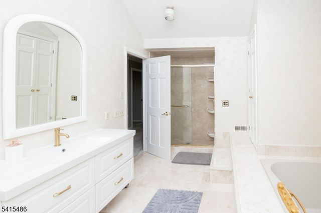 42 Mockingbird, Allamuchy Twp., NJ 07840