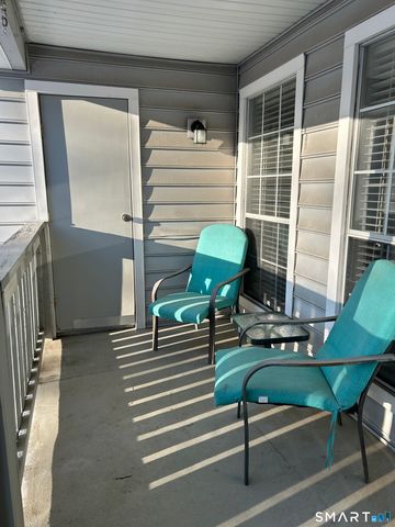 82 Crown Knoll Court 152, Groton, CT 06340