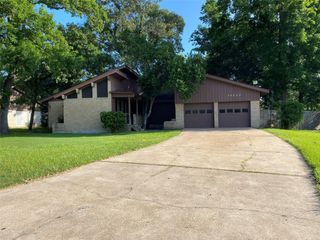 24600 Darkwood Court, Huntsville, TX 77320