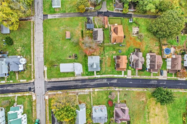 453 Lafayette Ave, Sharon, PA 16146