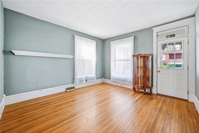 453 Lafayette Ave, Sharon, PA 16146