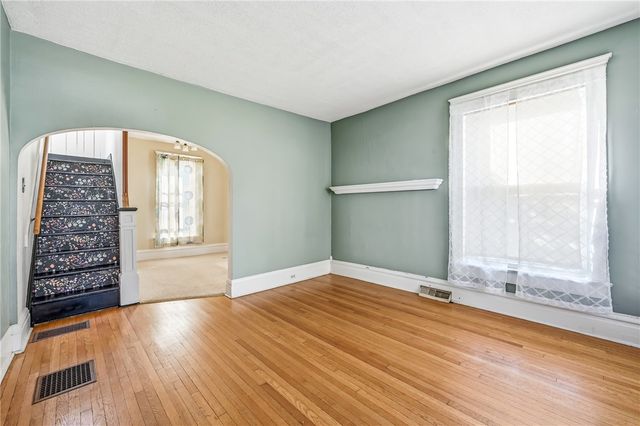 453 Lafayette Ave, Sharon, PA 16146