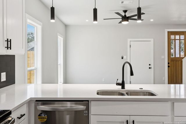 803 Indiana, San Antonio, TX 78210