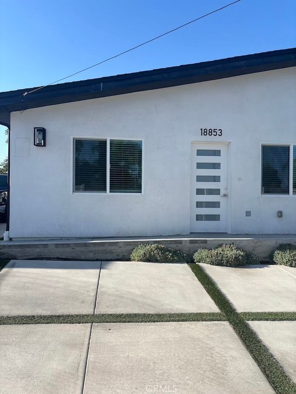 18853 Saticoy Street, Reseda, CA 91335