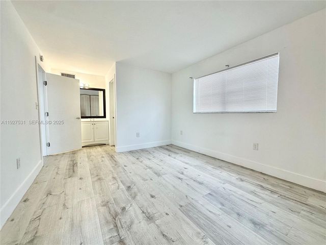 19751 SW 114th Ave 349, Miami, FL 33157