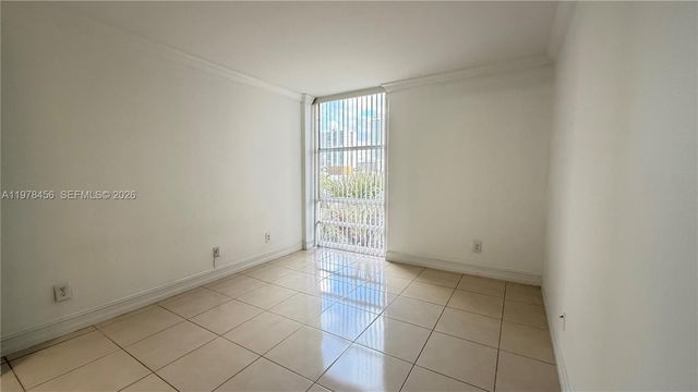 200 172nd St 304, Sunny Isles Beach, FL 33160