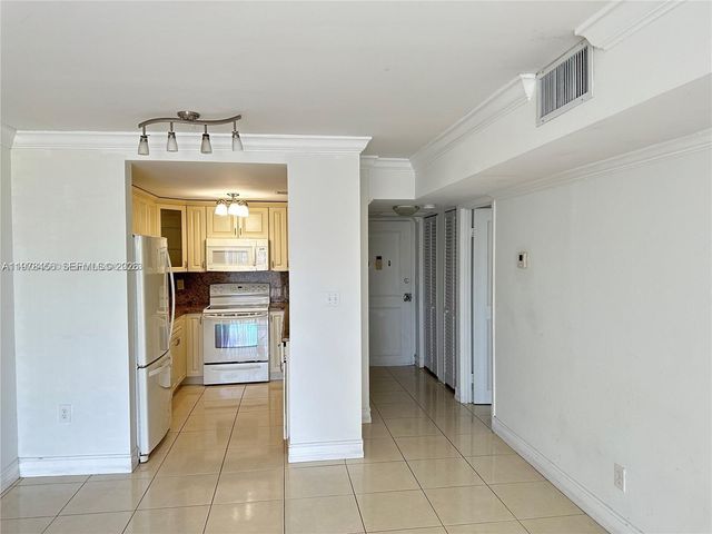 200 172nd St 304, Sunny Isles Beach, FL 33160