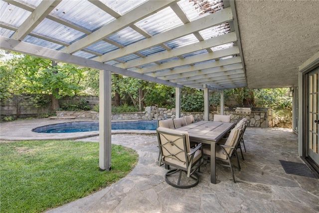 6032 County Oak Road, Woodland Hills (los Angeles), CA 91367