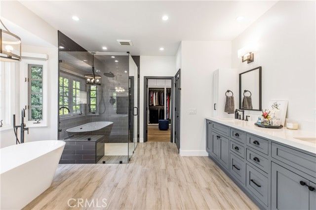 6032 County Oak Road, Woodland Hills (los Angeles), CA 91367