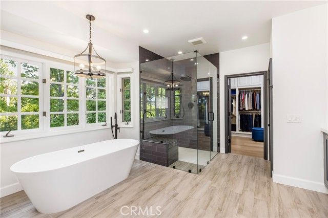 6032 County Oak Road, Woodland Hills (los Angeles), CA 91367