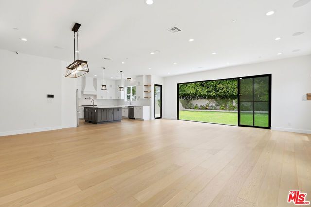 8308 Mcconnell Avenue, Los Angeles, CA 90045