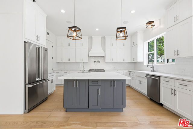 8308 Mcconnell Avenue, Los Angeles, CA 90045