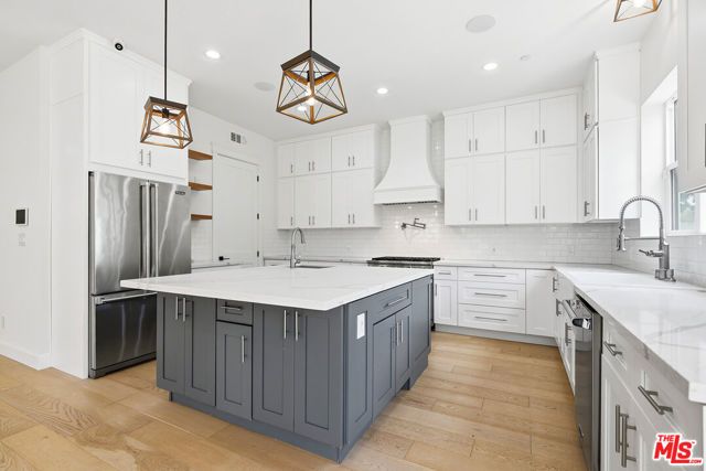 8308 Mcconnell Avenue, Los Angeles, CA 90045