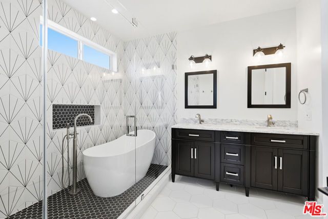 8308 Mcconnell Avenue, Los Angeles, CA 90045