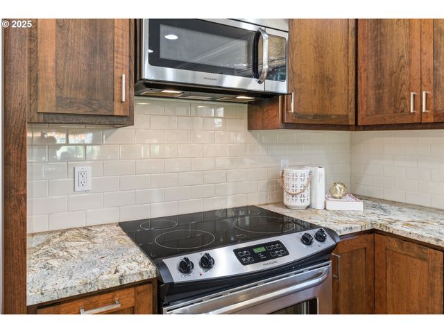 32465 Sw LAKE POINT Ct, Wilsonville, OR 97070