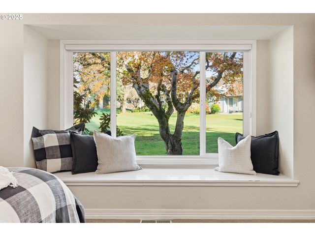 32465 Sw LAKE POINT Ct, Wilsonville, OR 97070